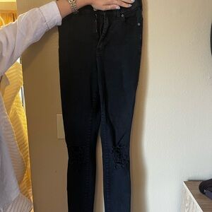 Black Skinny Jeans with Sleek Fit